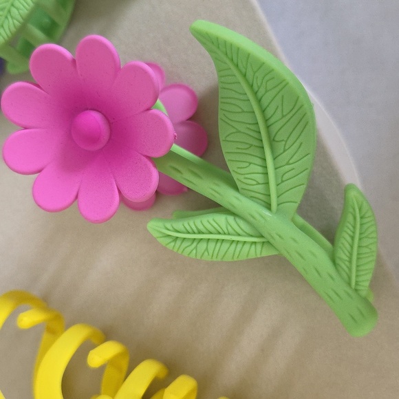 3 Flower Claw Hair Clip Set - Picture 4 of 8